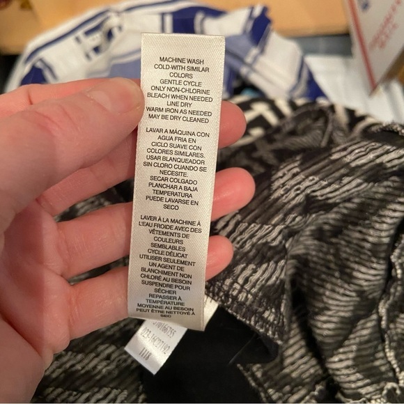 Chico’s women’s black and white zip up jacket in size 2 - Picture 9 of 10